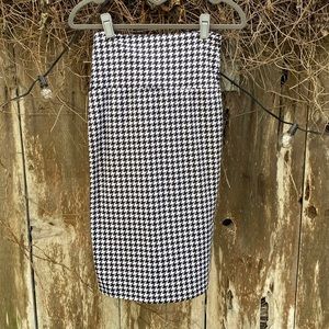 Skinny houndstooth pencil skirt